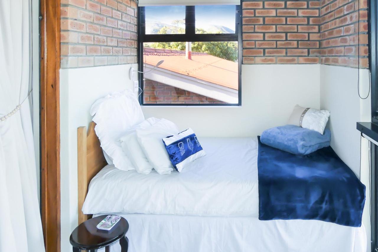 Hotel Shalom Self Catering Kleinmond Exterior foto